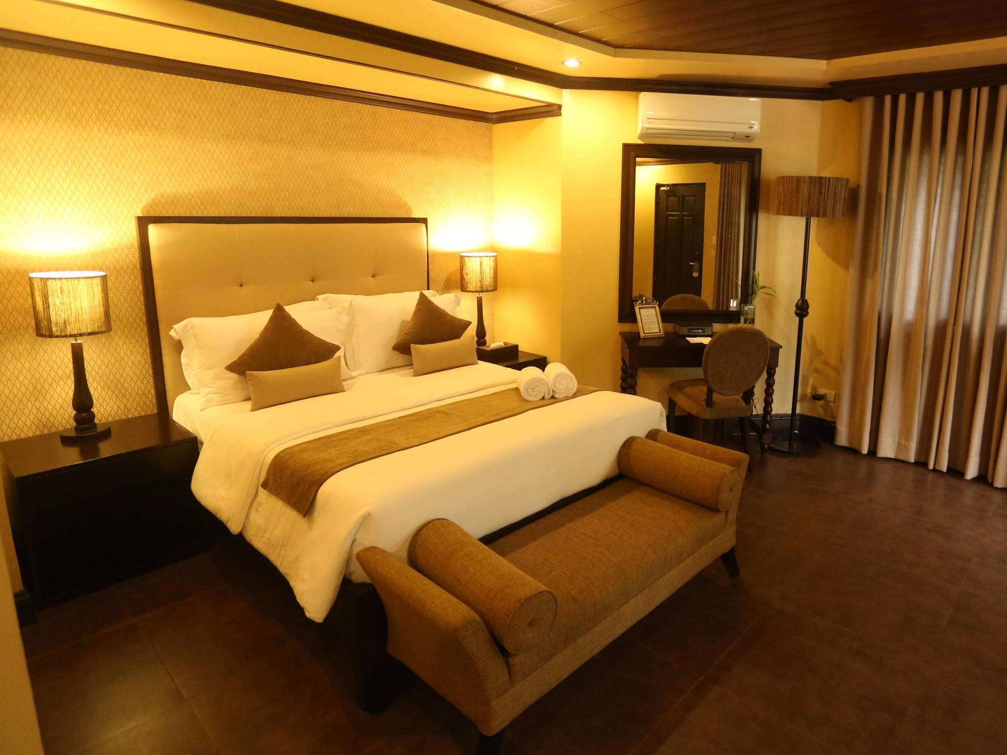 Hillcreek Gardens Tagaytay Hotel Luksuhin Exterior photo